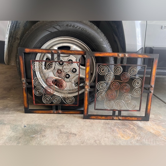 Metal frames from TJ Maxx great condition pick up only - Picture 2 of 2